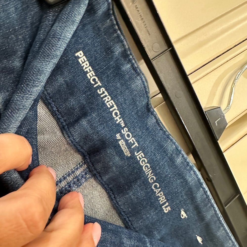 Chicos Blue Woman Soft Legging Capri - Picture 3 of 6